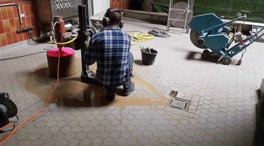 Kernbohren Loch in Naturstein bohren