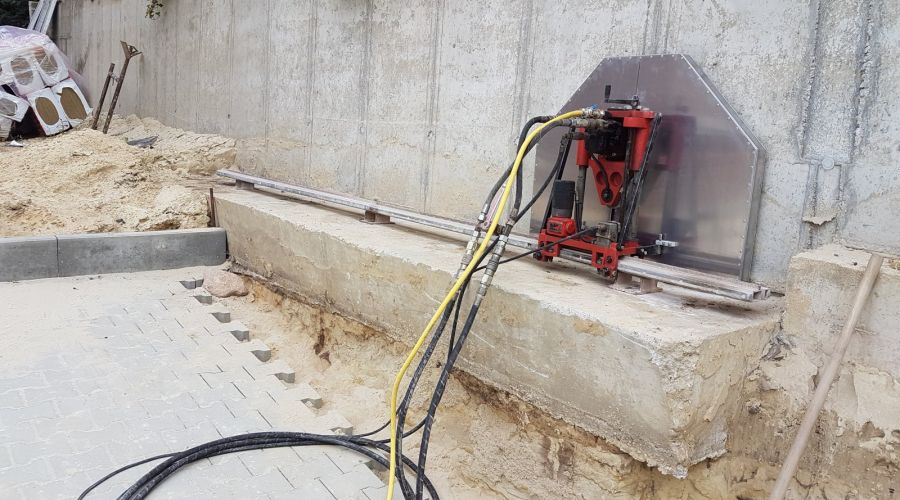 Schienengeführte Betonsäge