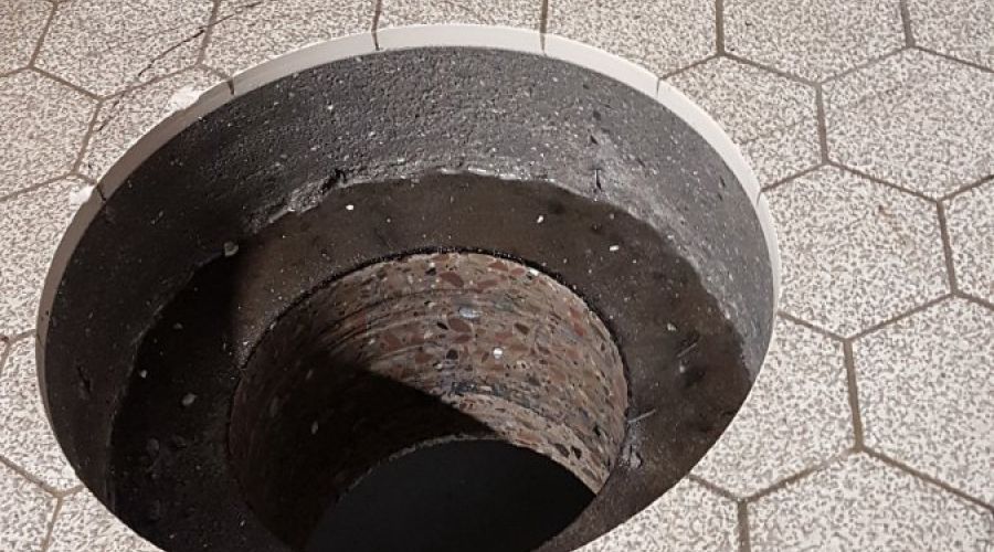 Loch in Boden bohren