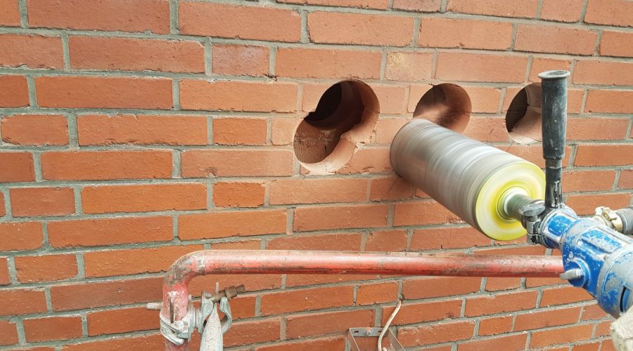 Lochbohrung in Mauerwerk