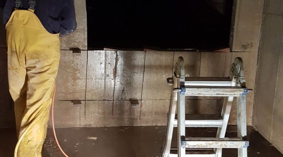 Sägearbeiten mit tragbarerer Betonsäge