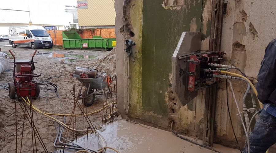 Schienengeführte Wandsäge