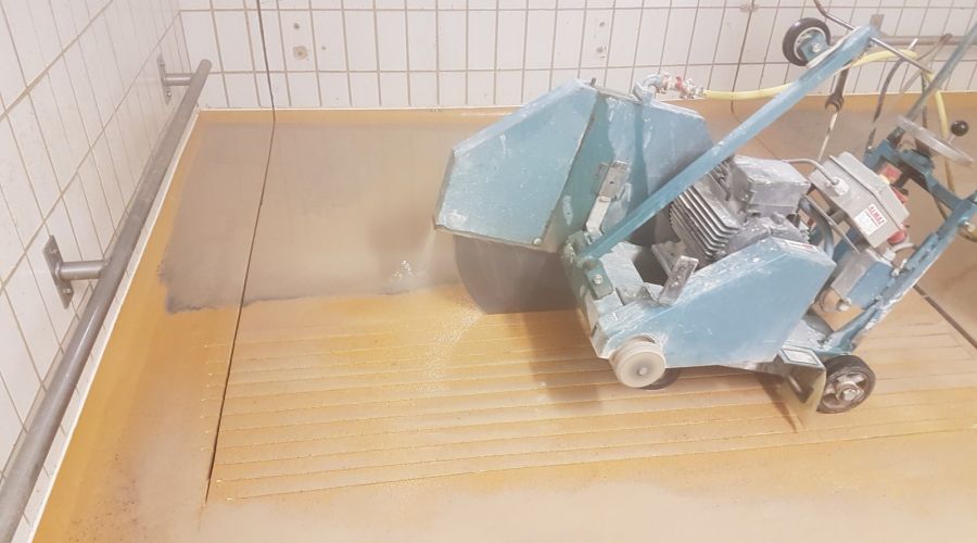 Fugenschneidearbeiten in Industrieboden