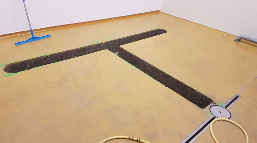 Präzisions-Aussägung eines Kanals in Industrieboden