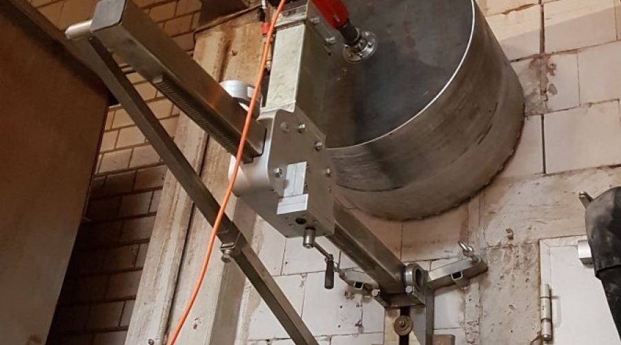 Großlochbohrung in Mauerwerk