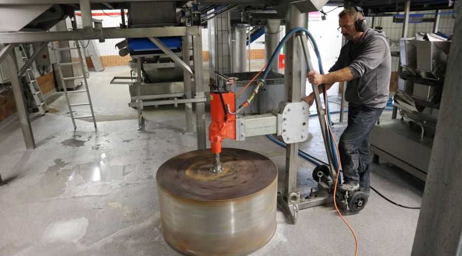 Großlochbohrung in Betonboden